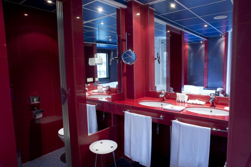 A Casa Canut Hotel Gastronòmic Les Escaldes Exterior foto Bathroom