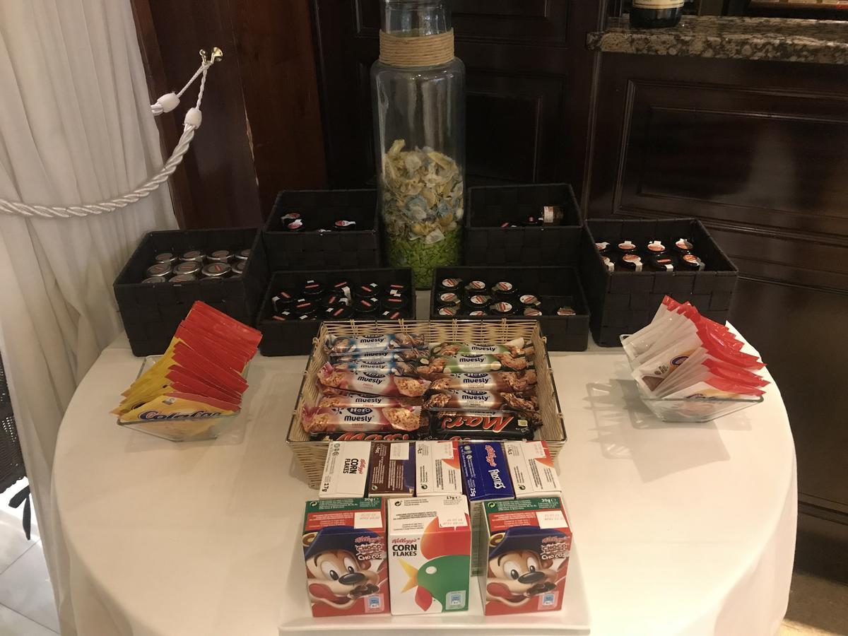 A Casa Canut Hotel Gastronòmic Les Escaldes Exterior foto A selection of Swiss International's inflight snacks